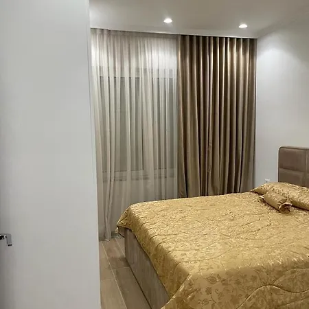 Center Kafe Flora Апартаменты Тирана