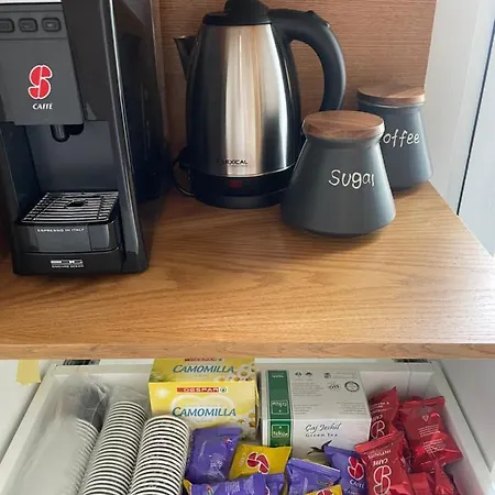 Center Kafe Flora Тирана