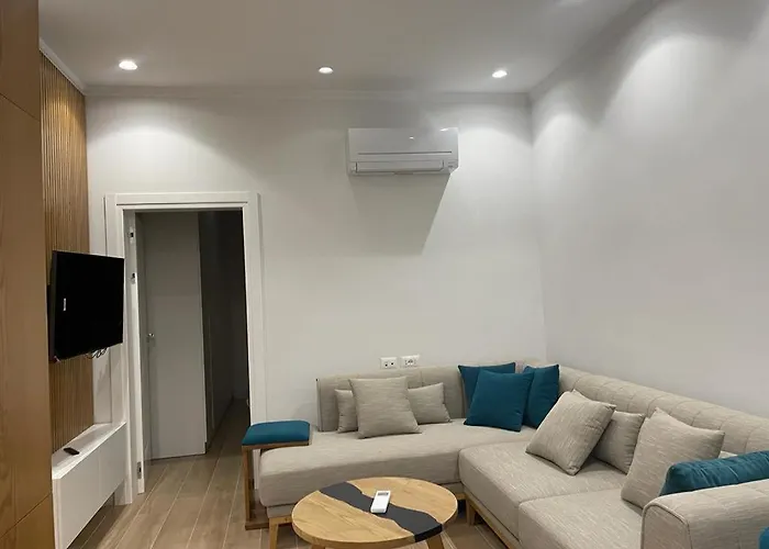 Center Kafe Flora 地拉那