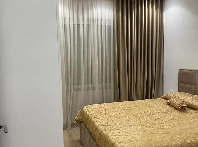 Center Kafe Flora 公寓 地拉那