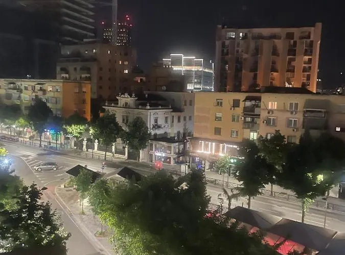 Center Kafe Flora 公寓 *