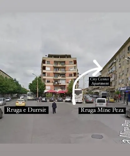 Center Kafe Flora ティラナ